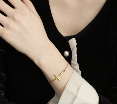 Pourquoi porter un bijou avec une croix? (signification, origines, idées de bijoux)