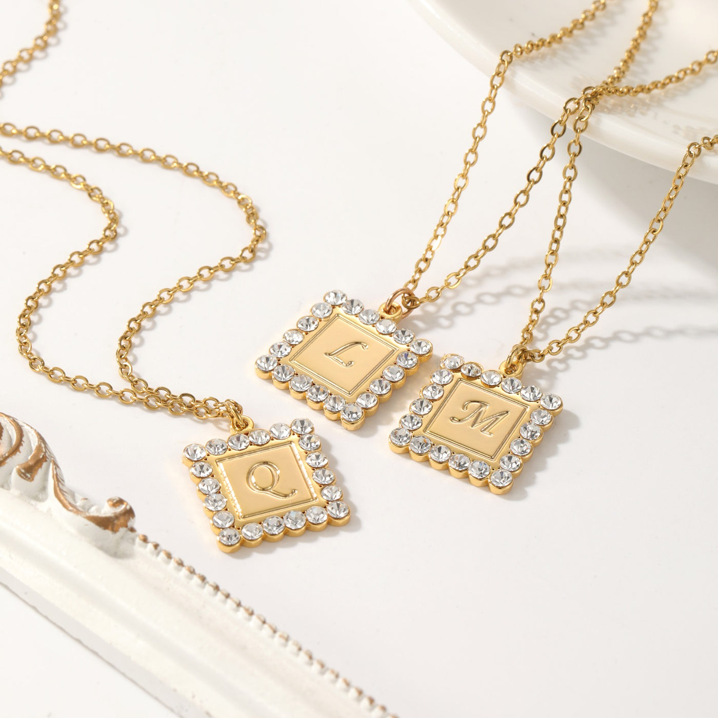 Collier Personnalisé à Pendentif Carré Initiale