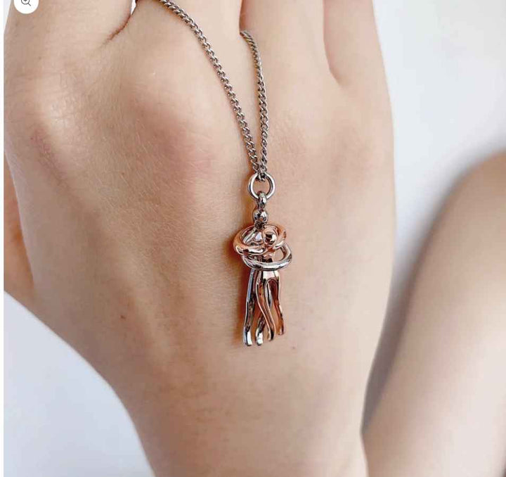 Collier Pendentif Couple Enlacé - Doré, Alliage, Cadeau Saint-Valentin, Anniversaire, Symbole D'amour